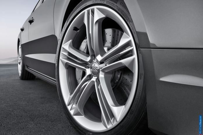 2014 Audi S8 - фотография 28 из 49