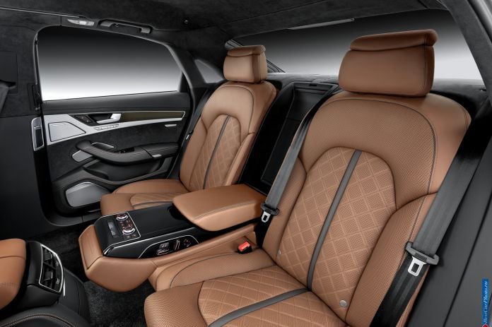 2014 Audi S8 - фотография 44 из 49