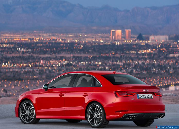 2015 Audi S3 Sedan - фотография 18 из 29