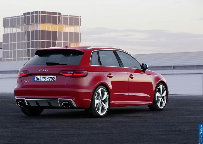 2015 Audi RS3 Sportback - фотография 2 из 19