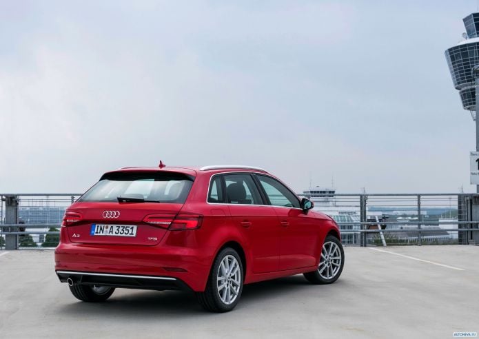 2016 Audi A3 Sportback TFSI - фотография 8 из 19