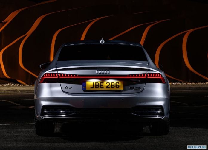 2018 Audi A7 Sportback UK-version - фотография 14 из 64