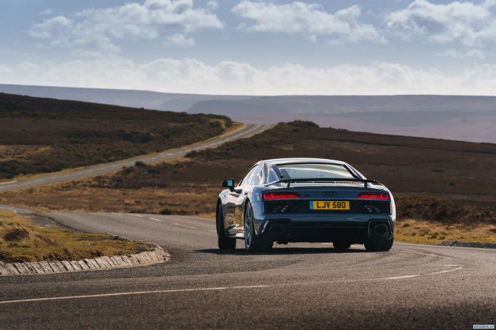 2019 Audi R8 V10 Performance UK - фотография 25 из 40