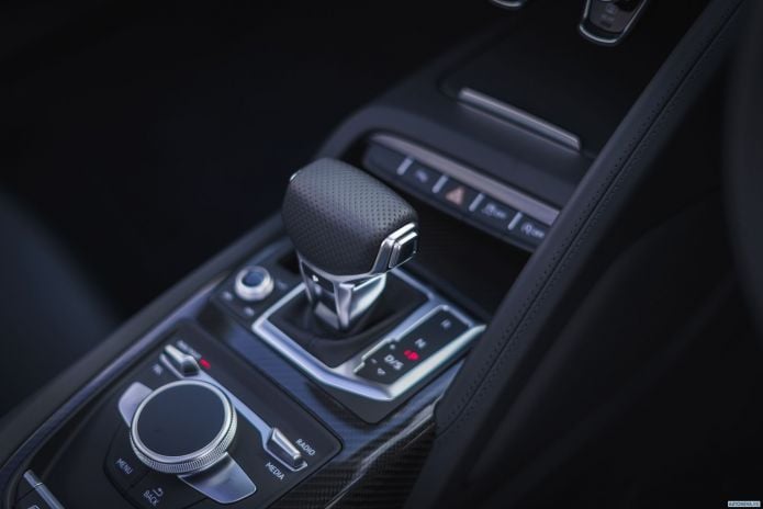 2019 Audi R8 V10 Performance UK - фотография 32 из 40