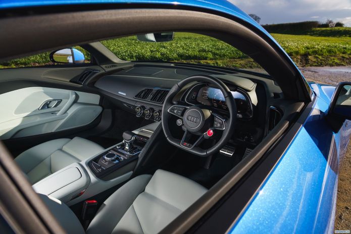 2019 Audi R8 V10 UK - фотография 26 из 40 2019 Audi R8 V10 UK - фотография 26 из 40
