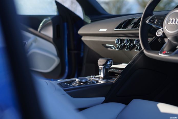 2019 Audi R8 V10 UK - фотография 28 из 40 2019 Audi R8 V10 UK - фотография 28 из 40