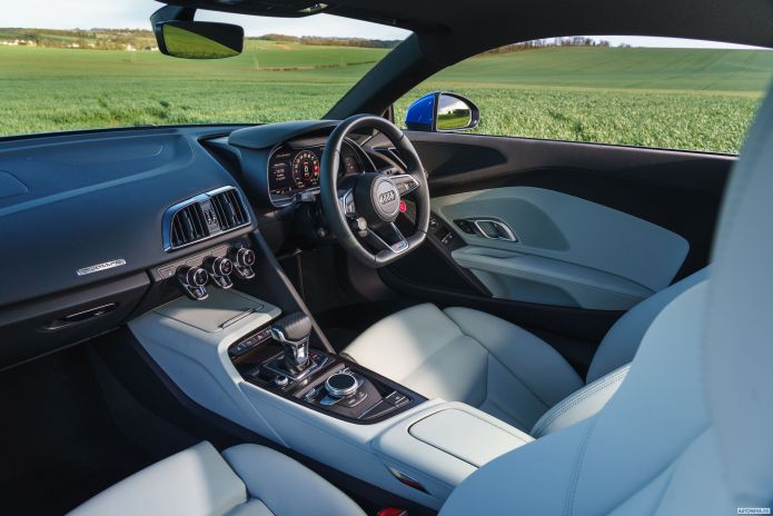 2019 Audi R8 V10 UK - фотография 29 из 40 2019 Audi R8 V10 UK - фотография 29 из 40