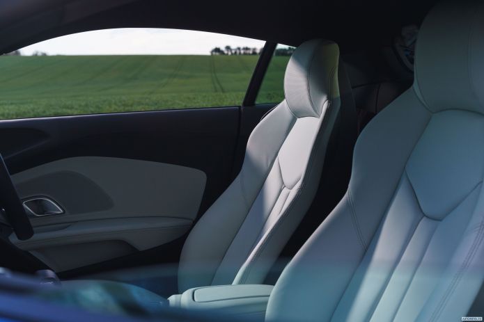 2019 Audi R8 V10 UK - фотография 31 из 40 2019 Audi R8 V10 UK - фотография 31 из 40