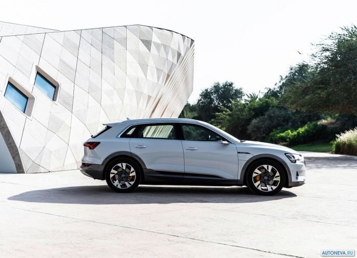 2020 Audi e-tron - фотография 90 из 255