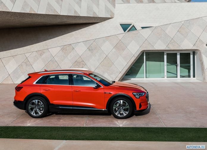 2020 Audi e-tron - фотография 95 из 255