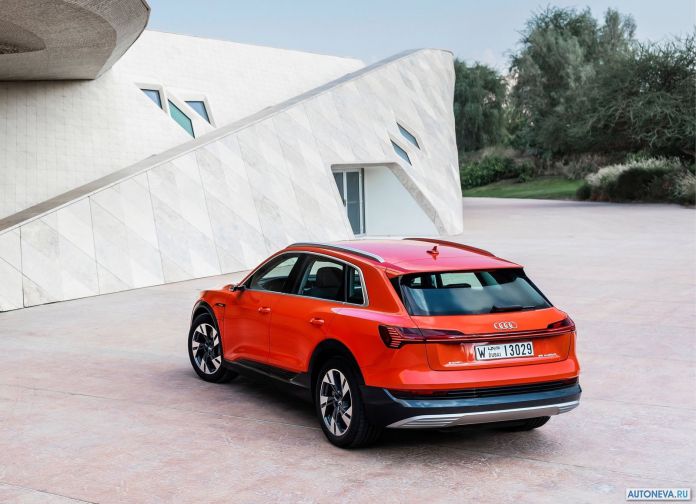 2020 Audi e-tron - фотография 125 из 255