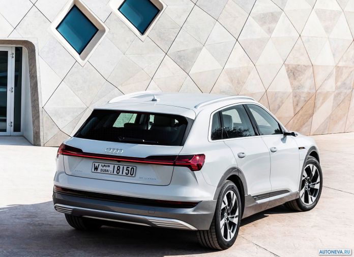 2020 Audi e-tron - фотография 130 из 255