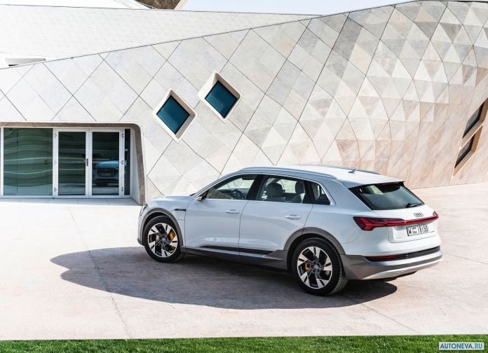 2020 Audi e-tron - фотография 135 из 255