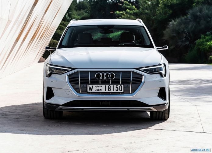 2020 Audi e-tron - фотография 170 из 255