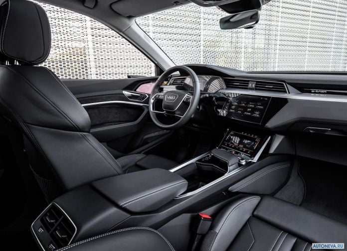 2020 Audi e-tron - фотография 211 из 255