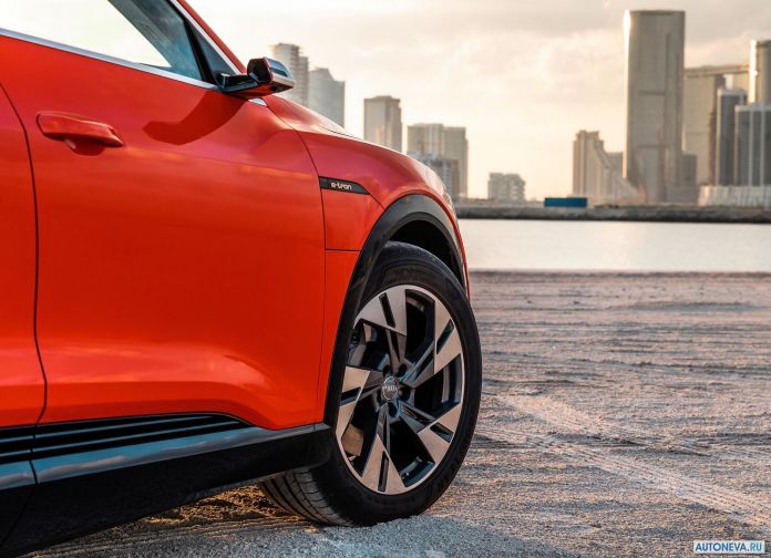 2020 Audi e-tron - фотография 235 из 255