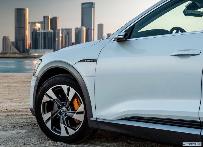 2020 Audi e-tron - фотография 236 из 255