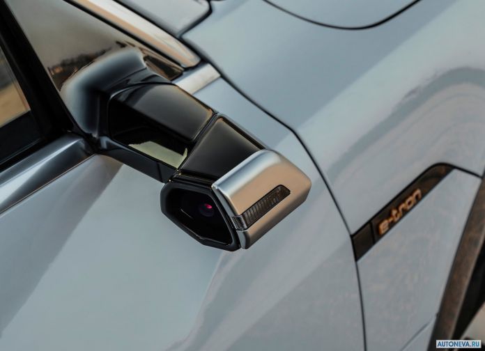 2020 Audi e-tron - фотография 237 из 255