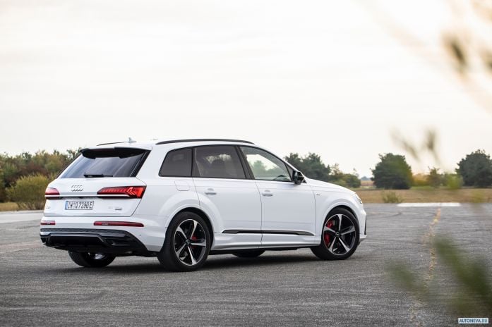 2020 Audi Q7 60 TFSI e quattro S-line - фотография 11 из 35