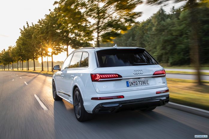 2020 Audi Q7 60 TFSI e quattro S-line - фотография 12 из 35