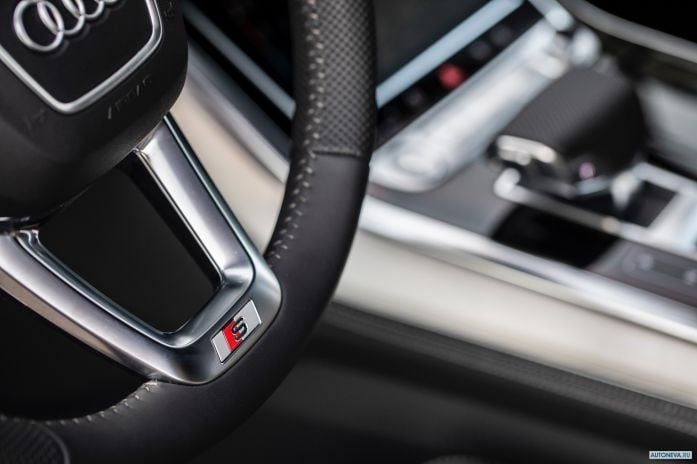 2020 Audi Q7 60 TFSI e quattro S-line - фотография 17 из 35