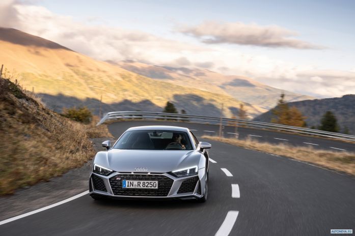 2020 Audi R8 RWD Coupe - фотография 1 из 28 2020 Audi R8 RWD Coupe - фотография 1 из 28