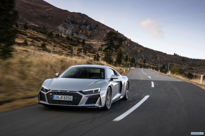 2020 Audi R8 RWD Coupe - фотография 2 из 28 2020 Audi R8 RWD Coupe - фотография 2 из 28