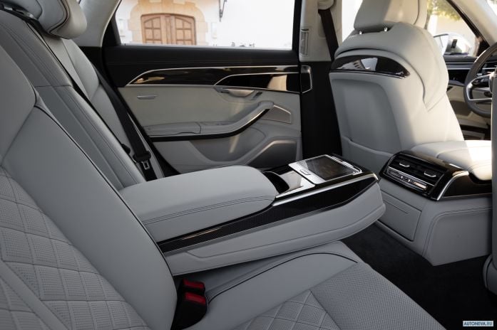 2020 Audi S8 - фотография 32 из 40