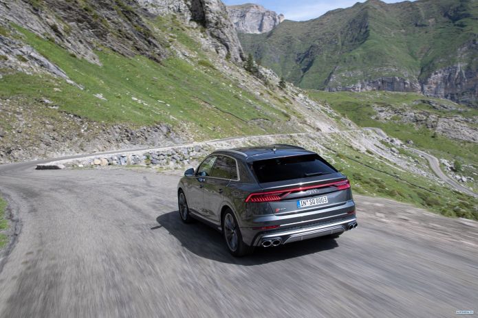 2020 Audi SQ8 TDI - фотография 32 из 40 2020 Audi SQ8 TDI - фотография 32 из 40