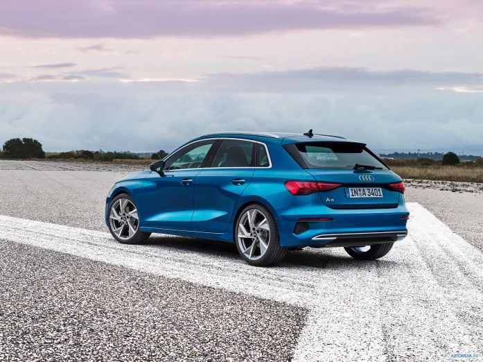 2021 Audi A3 Sportback 35 TFSI S-lne - фотография 12 из 36