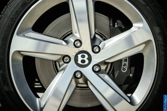 2015 Bentley Mulsanne Speed - фотография 8 из 12