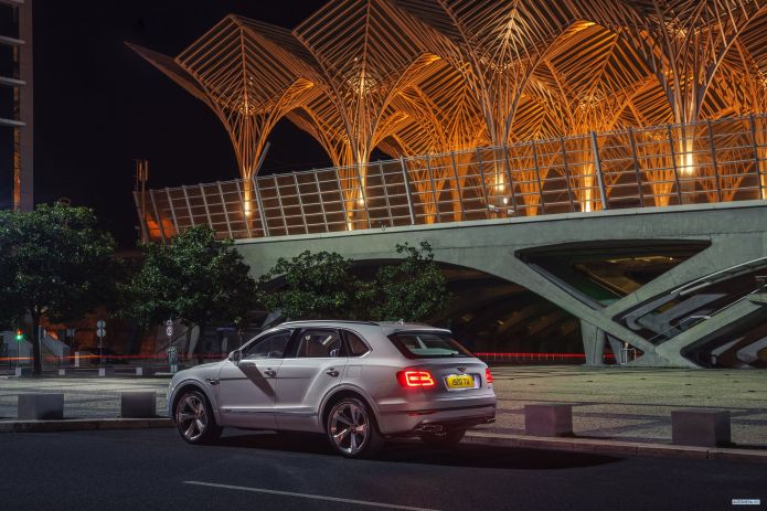 2019 Bentley Bentayga Hybrid - фотография 7 из 24