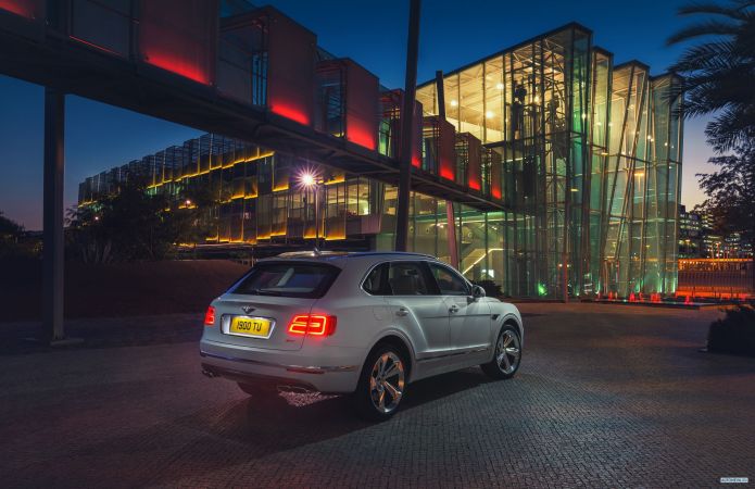 2019 Bentley Bentayga Hybrid - фотография 13 из 24 2019 Bentley Bentayga Hybrid - фотография 13 из 24