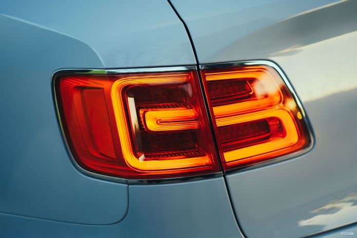 2019 Bentley Bentayga Hybrid - фотография 20 из 24 2019 Bentley Bentayga Hybrid - фотография 20 из 24