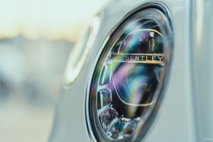 2019 Bentley Bentayga Hybrid - фотография 21 из 24