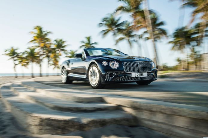 2019 Bentley Continental GT V8 Convertible - фотография 2 из 15