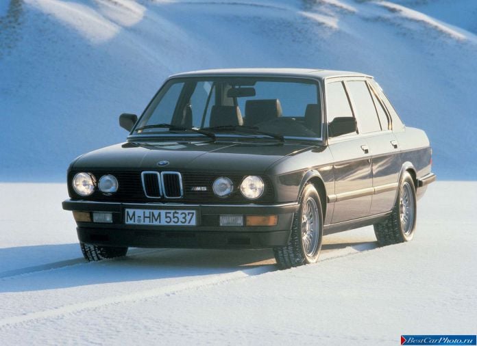 1984 BMW 5-series M Sedan - фотография 1 из 3