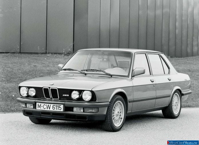 1984 BMW 5-series M Sedan - фотография 2 из 3