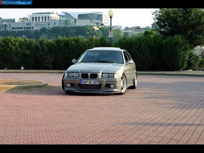 1992 BMW 325i Sedan - фотография 1 из 13