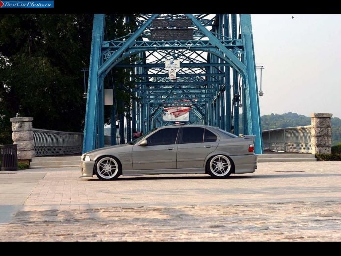 1992 BMW 325i Sedan - фотография 8 из 13