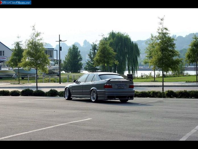 1992 BMW 325i Sedan - фотография 12 из 13