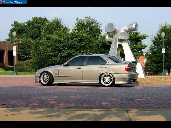 1992 BMW 325i Sedan - фотография 13 из 13