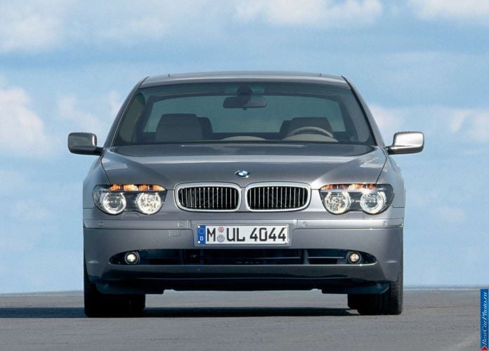 2002 BMW 760i - фотография 12 из 20