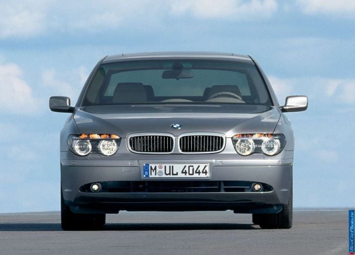 2002 BMW 760i - фотография 12 из 20 2002 BMW 760i - фотография 12 из 20