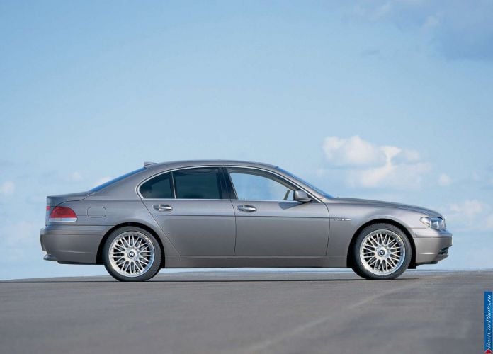 2002 BMW 760i - фотография 13 из 20 2002 BMW 760i - фотография 13 из 20