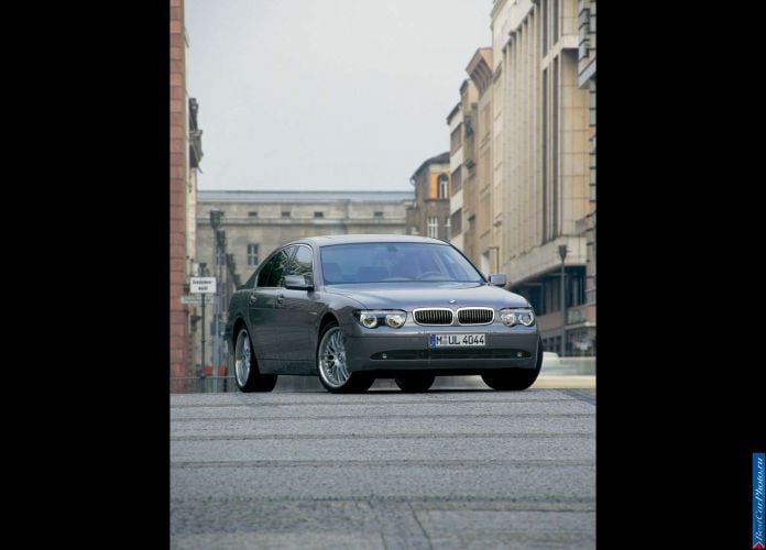 2002 BMW 760i - фотография 18 из 20