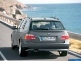 bmw_2004_5-series_touring_010.jpg
