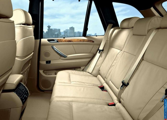 2004 BMW X5 4.4i - фотография 14 из 16