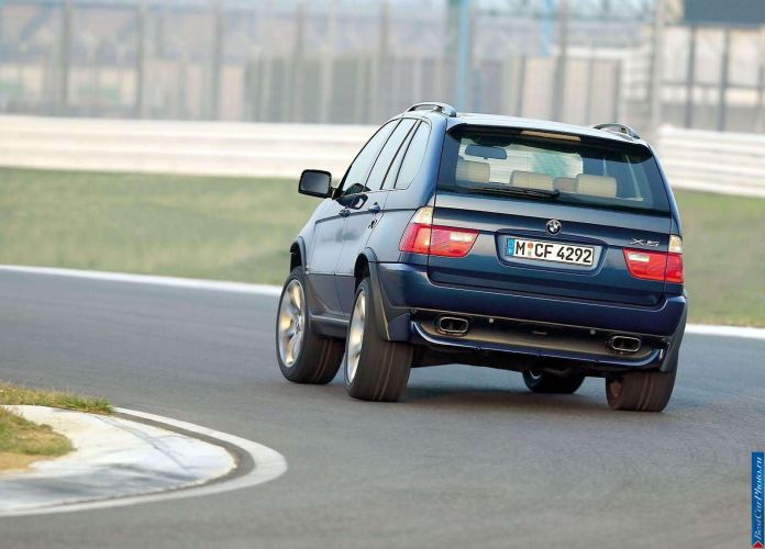 2004 BMW X5 4.8is - фотография 15 из 29