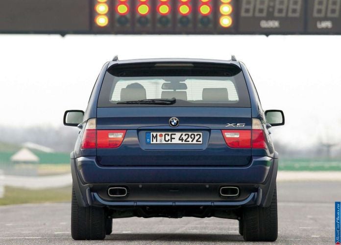 2004 BMW X5 4.8is - фотография 18 из 29 2004 BMW X5 4.8is - фотография 18 из 29
